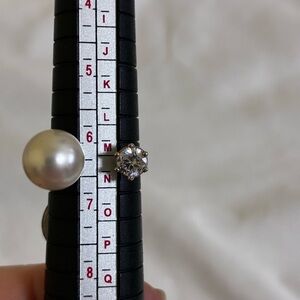 Elegant Silver and White Pearl Ring